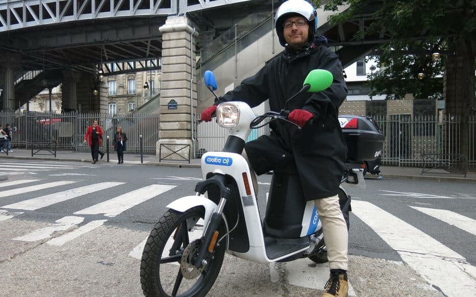 Scooters en libre service Cooltra et Yego libre-service Paris