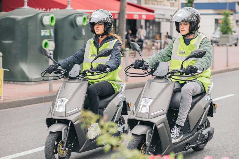 Le scooter électrique Pink Me 50 cc a été spécialement pensé pour les formations sur deux roues. petit scooter électrique Pink Me pour auto-école