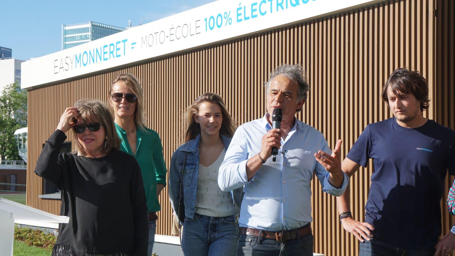 Inauguration de la piste de moto-école électrique EasyMonneret avec Pink Mobility EasyMonneret inaugure sa piste d'apprentissage 100% électrique