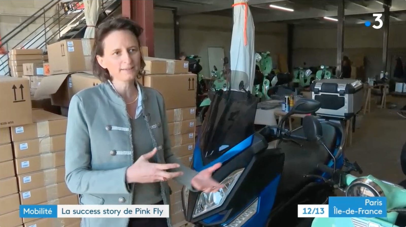 Reportage France 3 chez Pink Mobility sur sa châine s’assemblage. En juin 2022, France 3 a rendu visite à Pink Mobility