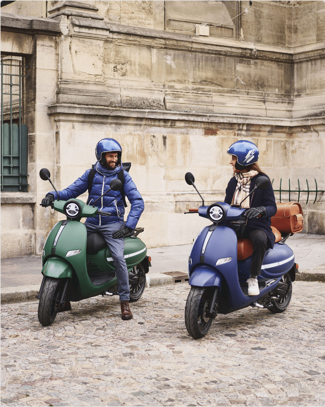 Après le Pink Style et le Pink Me, le Pink Pop vient s’ajouter à notre offre de scooters électriques 50 cc. Du scooter rétro, au scooter sobre en passant par des looks sportifs, chaque scooter vous propose un design adapté à vos goûts. scooter électrique 125 Pink Pop Plus