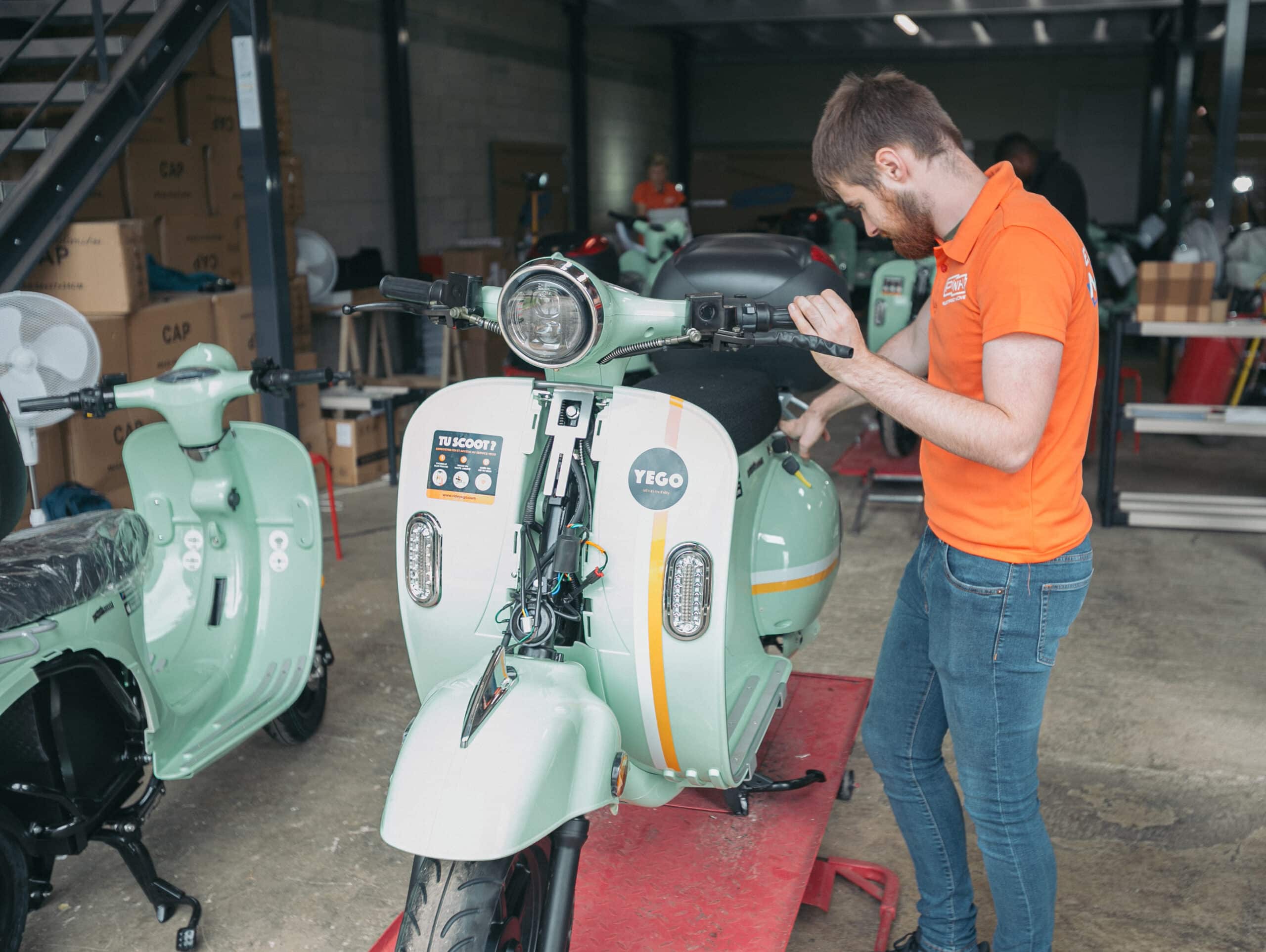 Le Pink Style de YEGO est assemblé dans les Yvelines location scooter électrique YEGO avec Pink Mobility