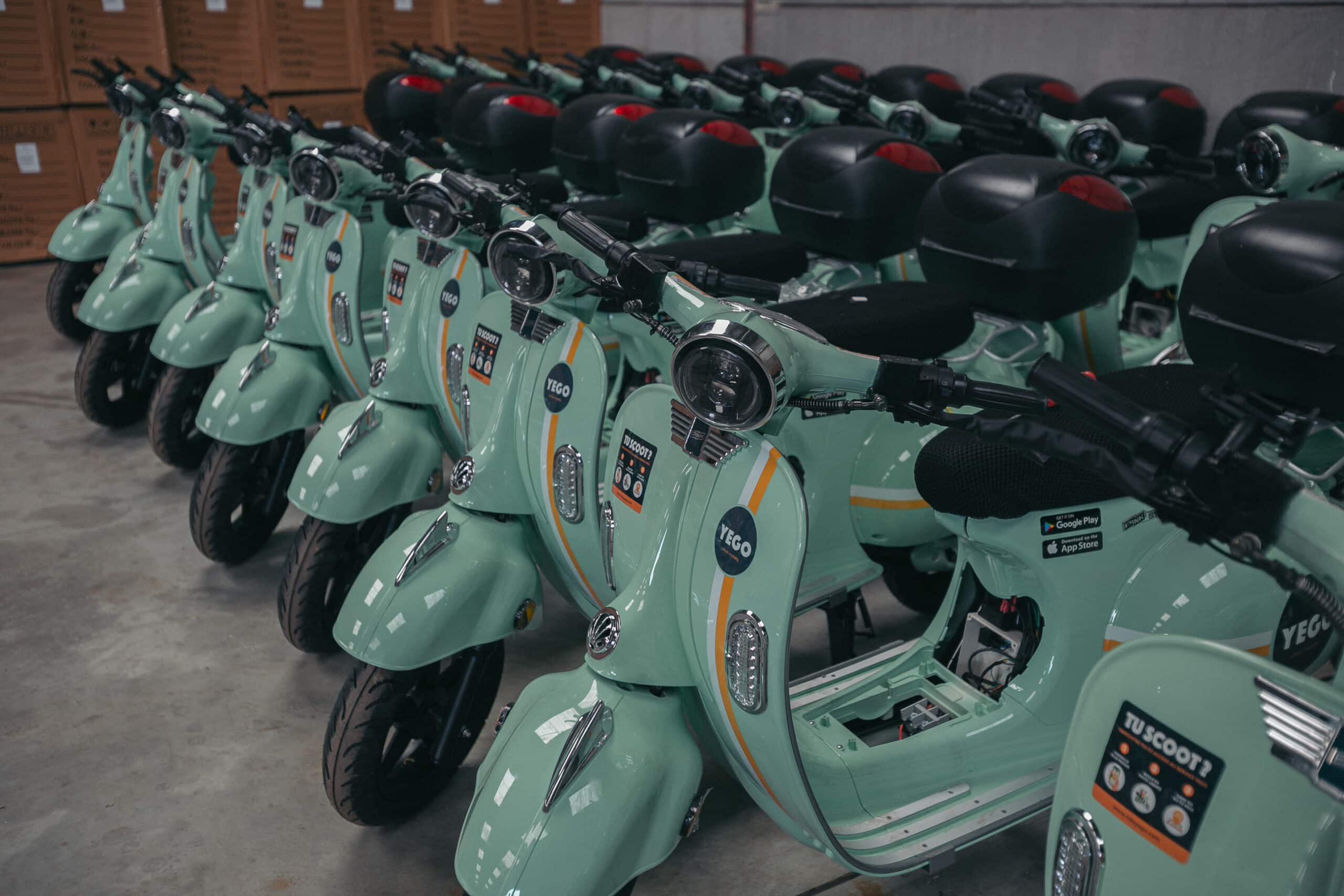 Pink Mobility, l’entreprise française qui conçoit et produit les scooters disponibles en libre-service à Paris. location scooter électrique YEGO et Pink Mobility