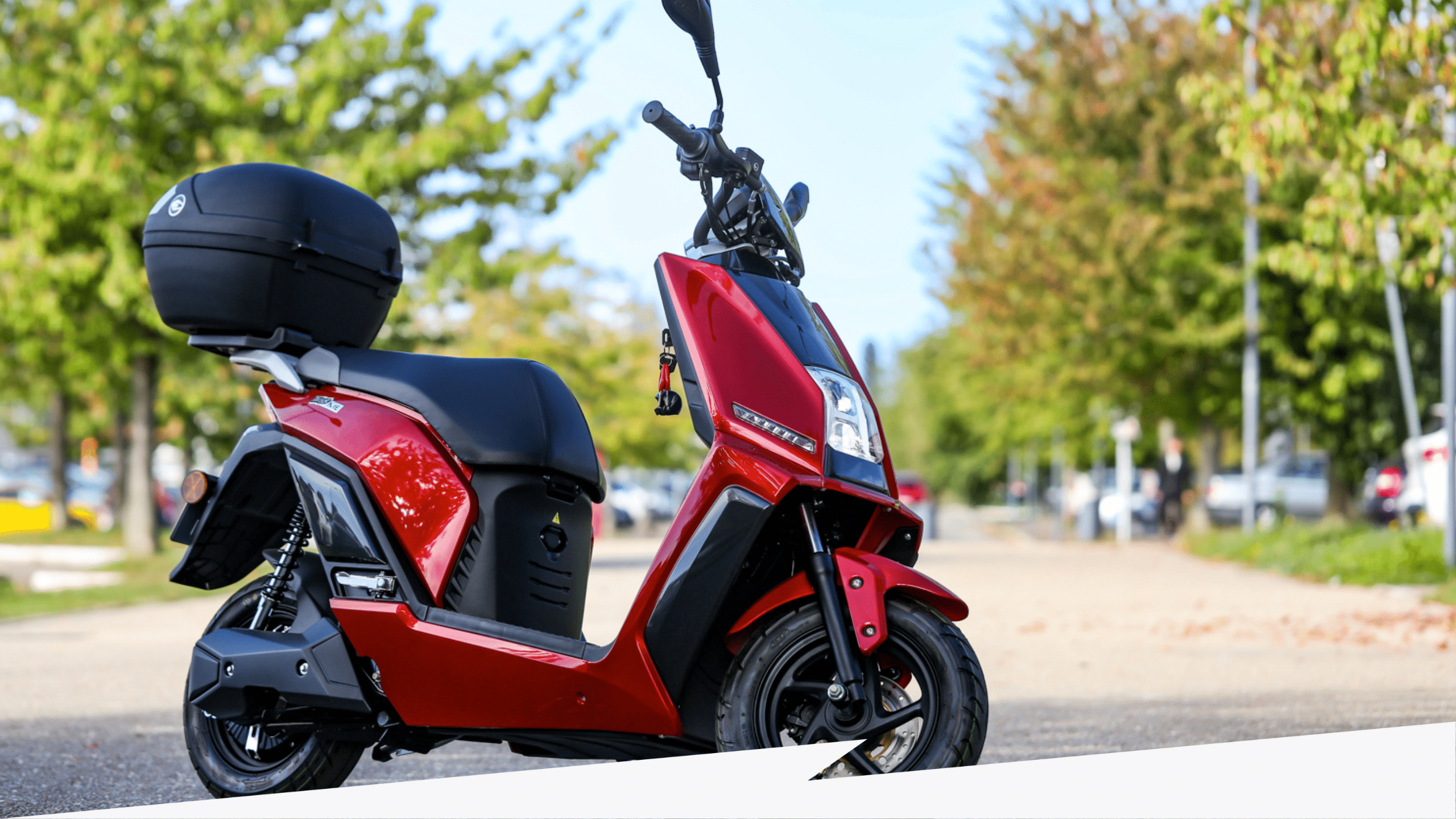 Le scooter électrique, idéal pour partir à l’aventure en camping. Et si le scooter électrique était l'élément qui manquait à votre camping-car pour vraiment pouvoir partir à l'aventure !