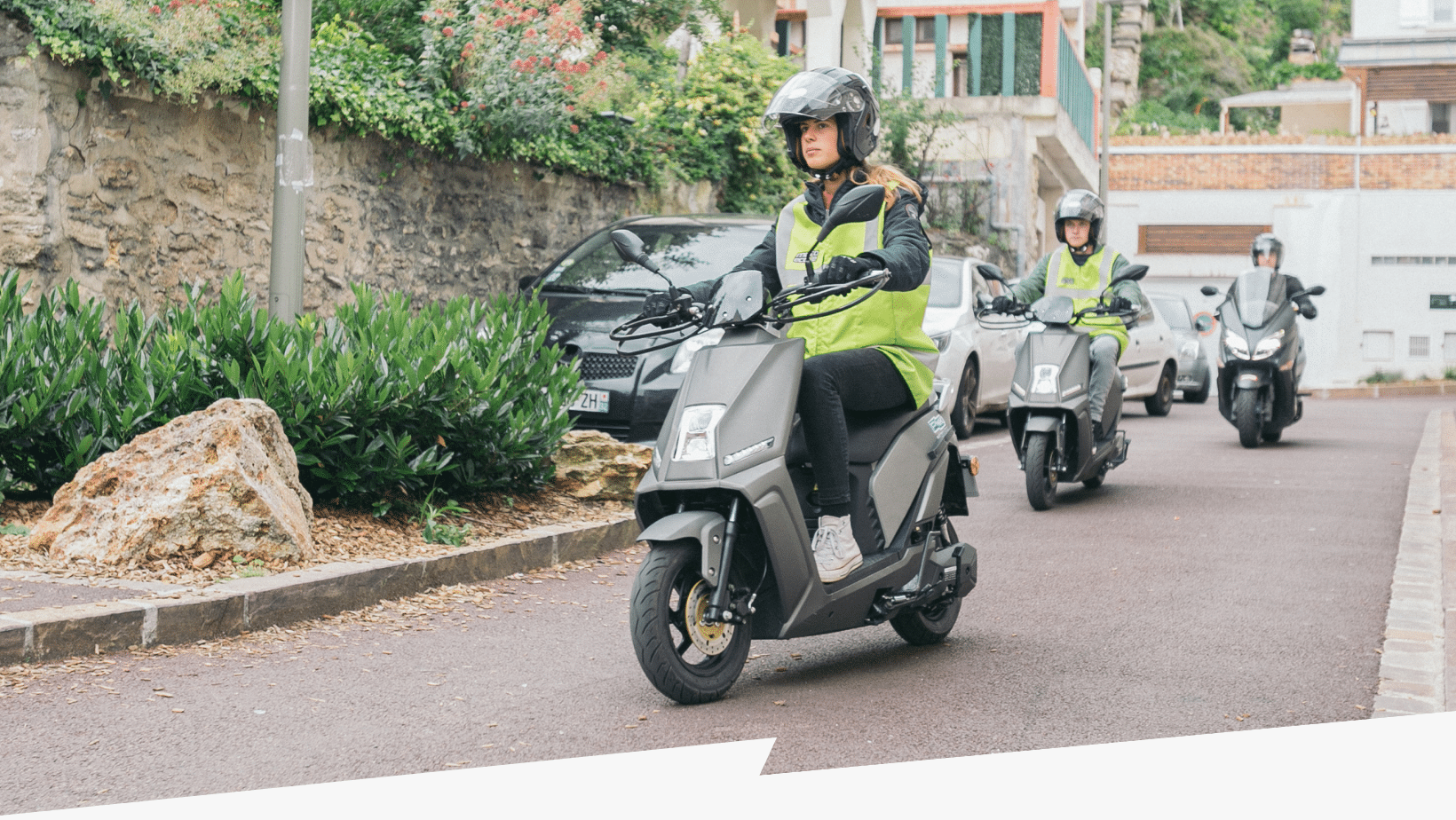 CER Pink Me Auto-ecole : le scooter utilisé par les écoles de conduite CER et EasyMonneret !