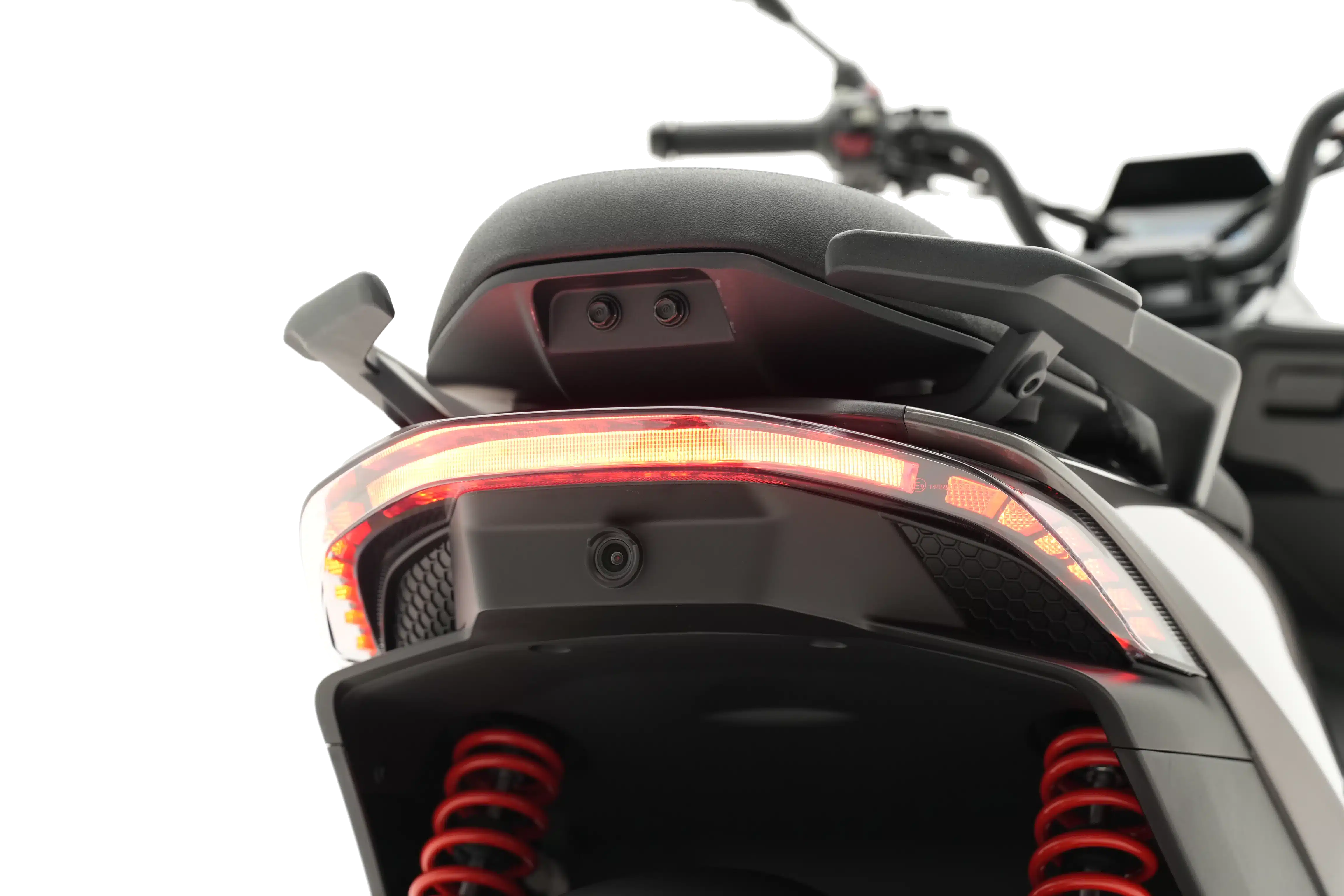 Caméra de recul sous le feu arrière du scooter Pink Hypevolt